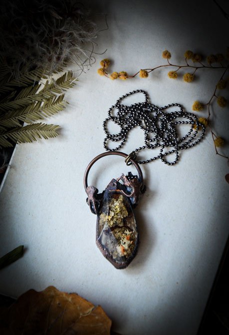 Sautoir Crânes & Lichen plaqué en Cuivre