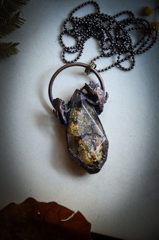 Sautoir Crânes & Lichen plaqué en Cuivre