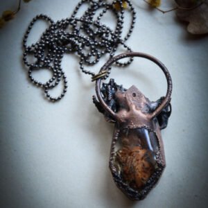 Sautoir Crânes & Lichen plaqué en Cuivre – Image 3