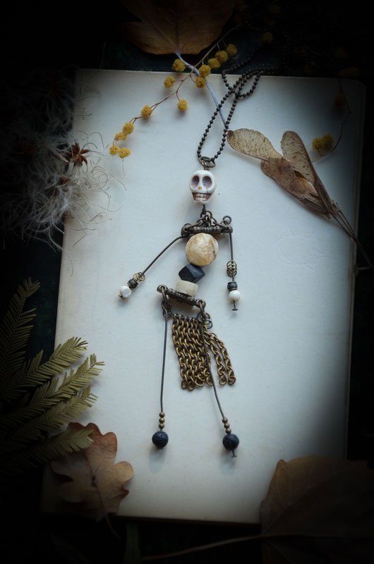 Sautoir Squelette Chasseur Cueilleur