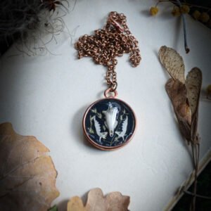 Collier Mini Crâne en résine | Placage Cuivre – Image 2