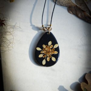 Collier Fleur de Lepidium en résine