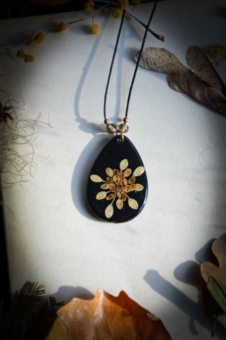 Collier Fleur de Lepidium en résine