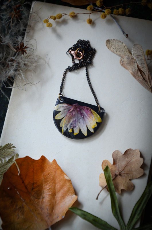Collier Gerbera en résine