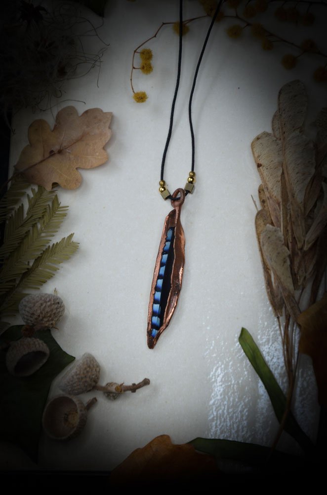 Collier plume de Geai plaquée en Cuivre – Image 1