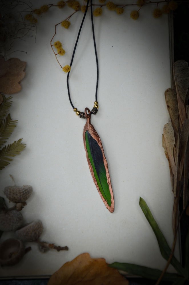 Collier Plume naturelle plaquée en cuivre – Image 1