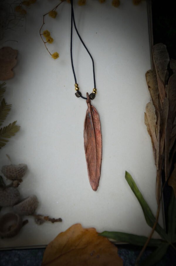 Collier Plume naturelle de geai plaquée en cuivre