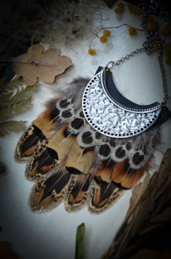 Petit Plastron court en plumes naturelles de Faisan