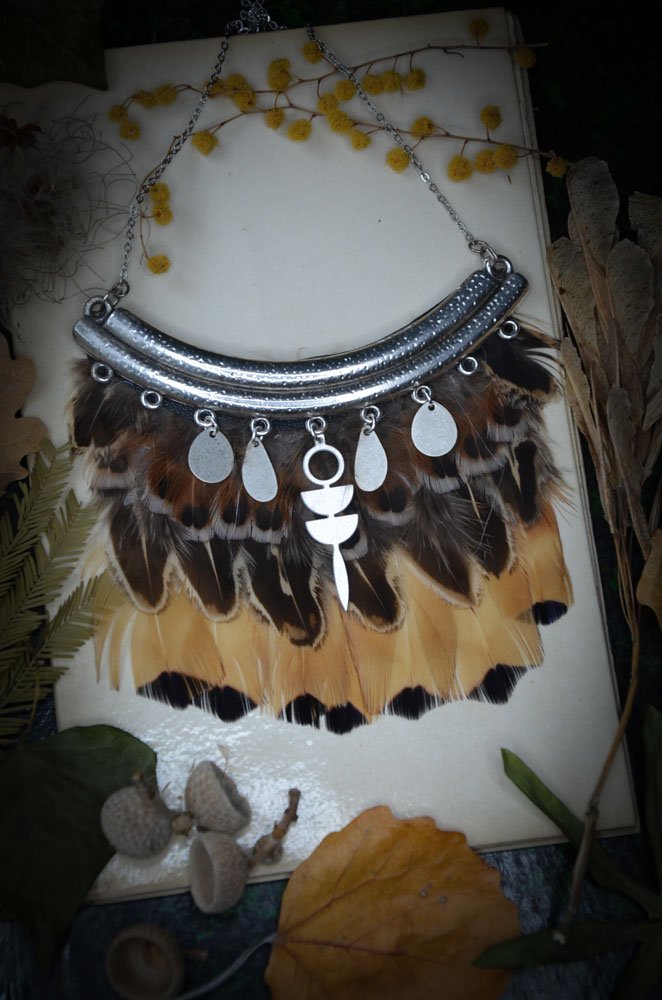 Plastron court en plumes naturelles de Faisan – Image 2