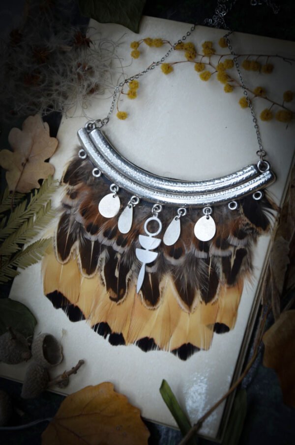 Plastron court en plumes naturelles de Faisan