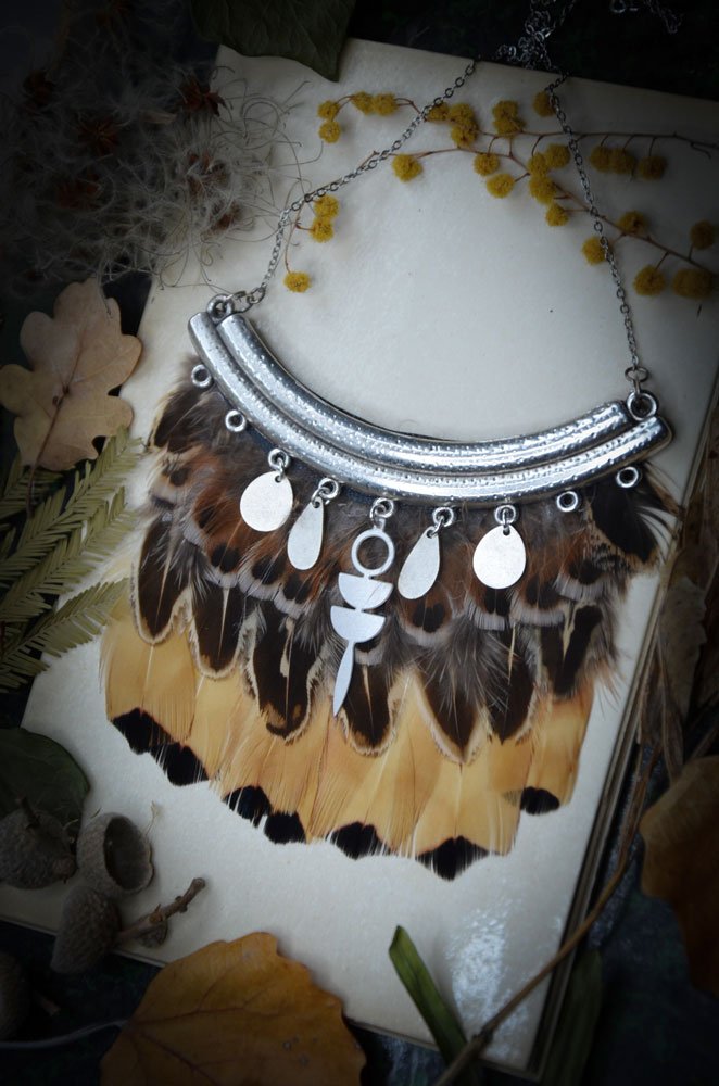 Plastron court en plumes naturelles de Faisan – Image 1